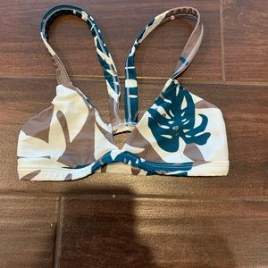 MIKOH TOP—SO FLATTERING!!